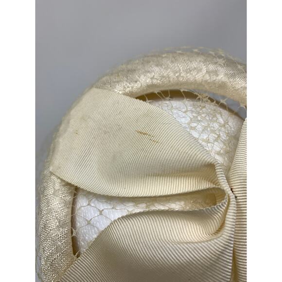 Vintage Ivory Fabric Hat Veil Bow Detail Womens Mid Century Cocktail - Picture 5 of 7